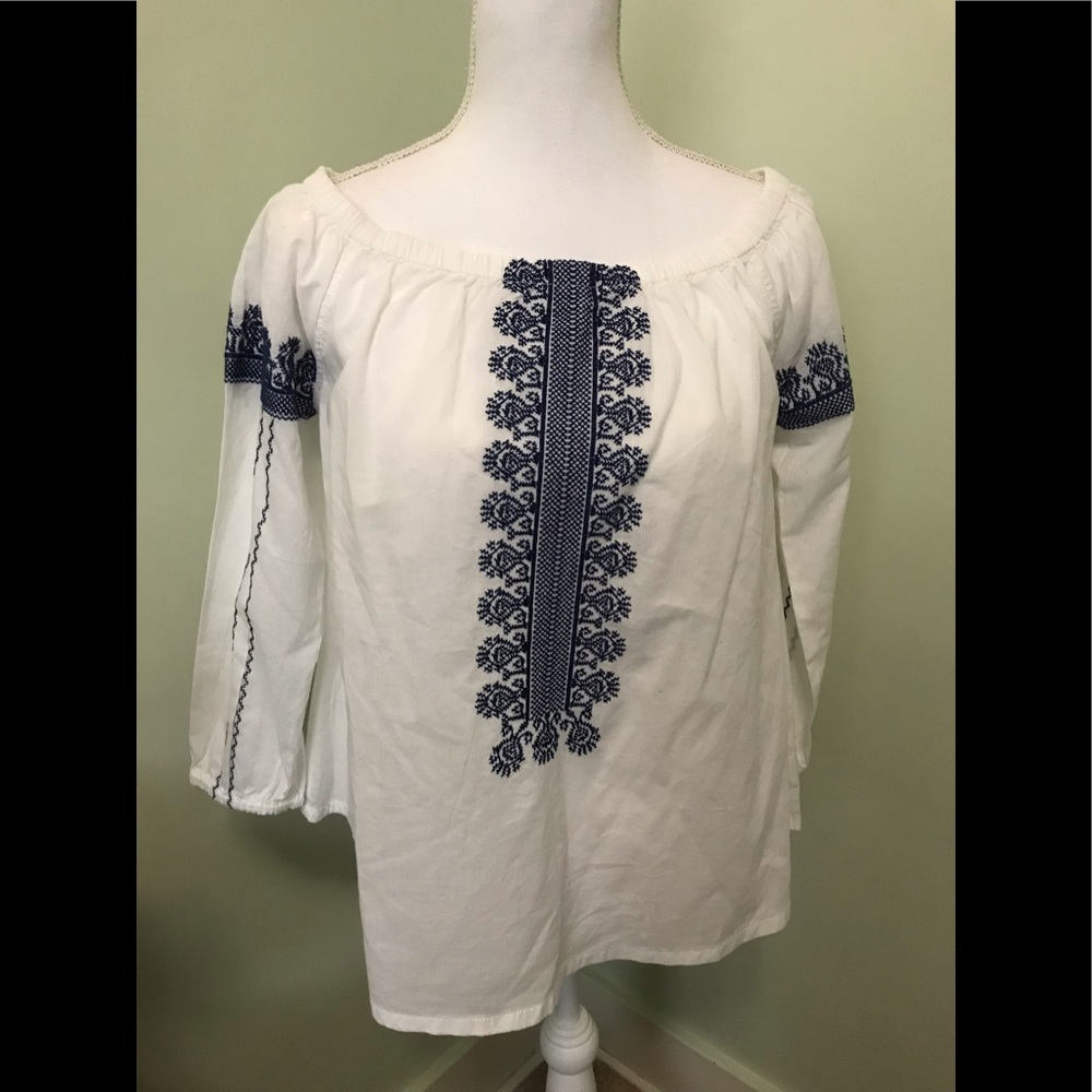 Madewell white Top with navy embroidery